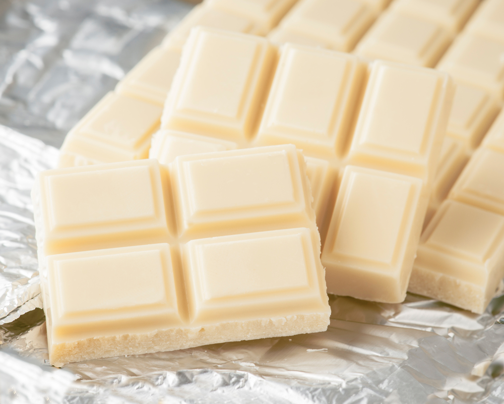 is white chocolate safe for dogs to eat